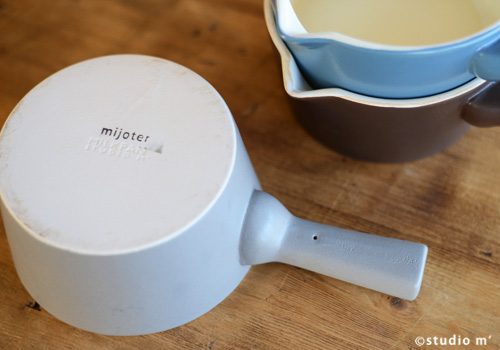 【studio m’ Q&A專欄】牛奶鍋的把手上為什麼有一個小洞？