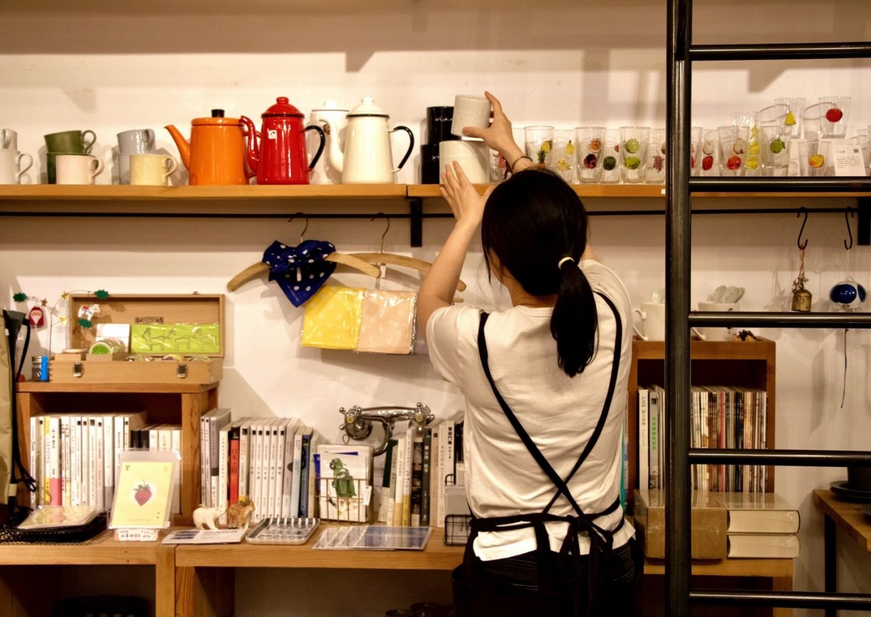 「希望能將更多美好的日本器皿、作家作品和果實酒推薦給大家，一起感受每次使用器皿時的愉悅心情」－台中店 店長